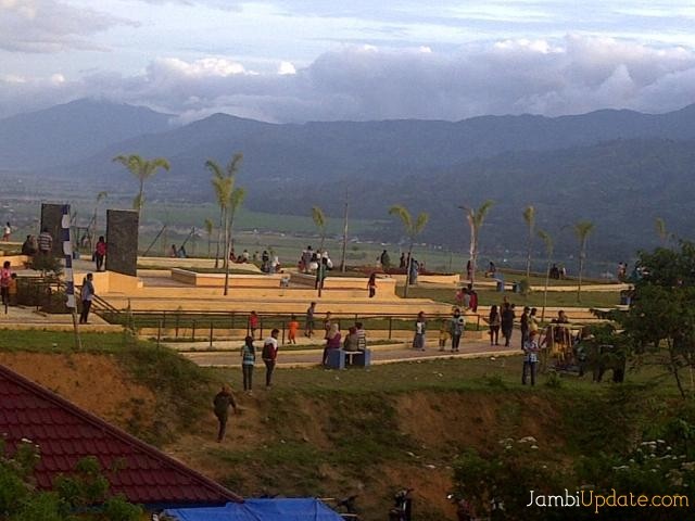 Ruangan Terbuka Hijau (RTH) yang terdapat di komplek perkantoran Pemkab Kerinci di Bukit Tengah